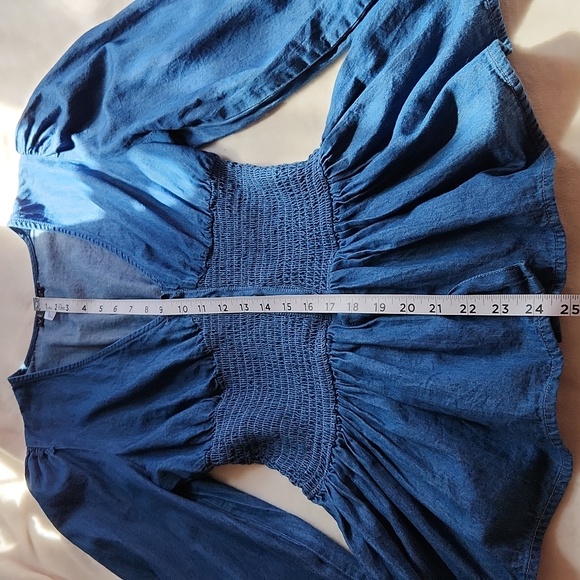 Women's Jean-Like, Smocked Waist V-Neck, Peplum w Ruffle, Chambray Med Wash Top - Picture 5 of 10